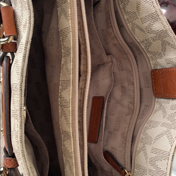 Micheal Kors bag - Picture 7 of 7